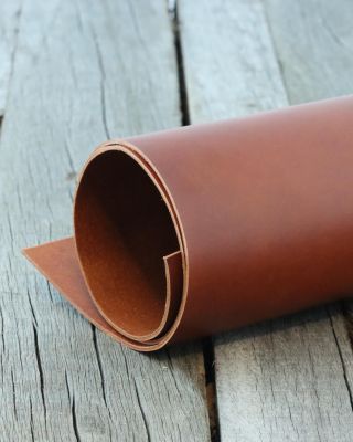 Jakou kůži při výrobě používáme? Jedná se o vysoce kvalitní přírodní Buttero kůži, která se vyrábí tradičními metodami v...